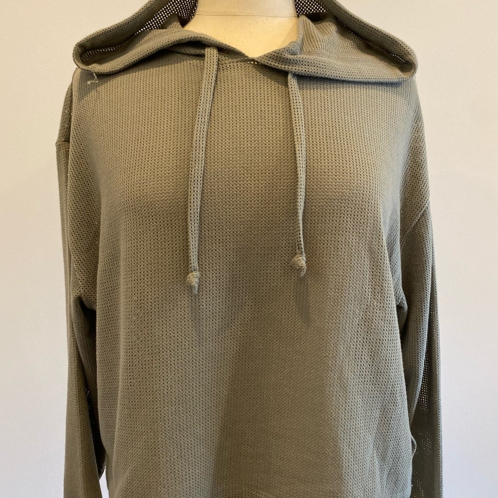 Lightweight Sweater by Pink Victoria Secret size medium crop Top